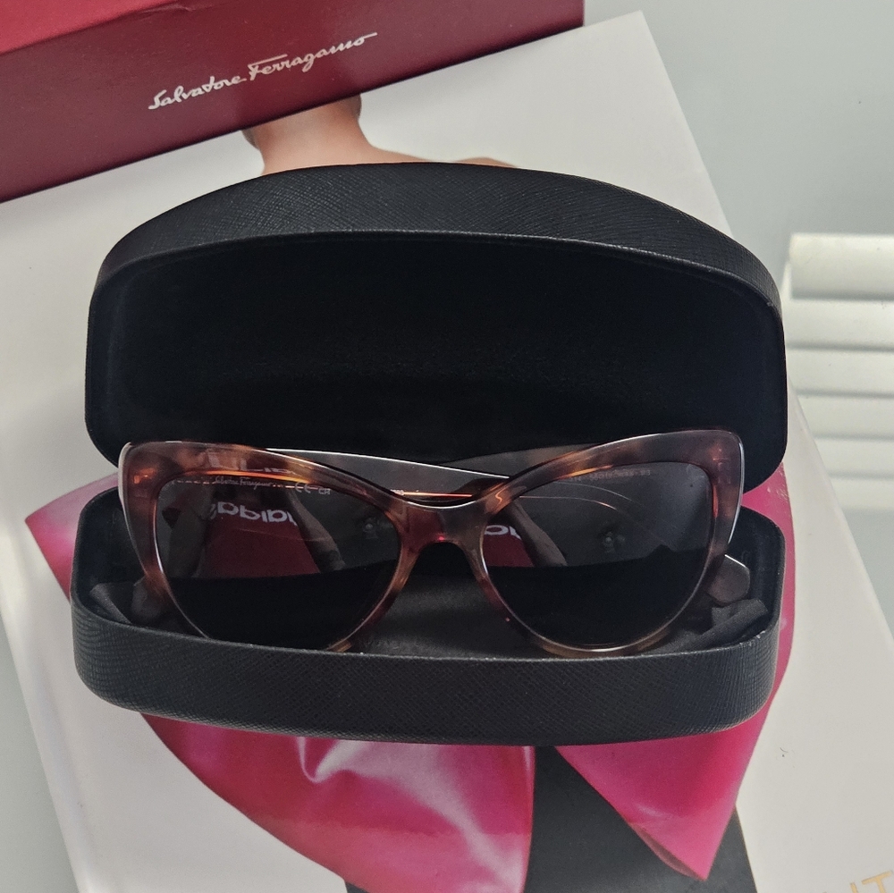 Salvatore Ferragamo Cat Eye Sunglasses FULL SET - Picture 14 of 14